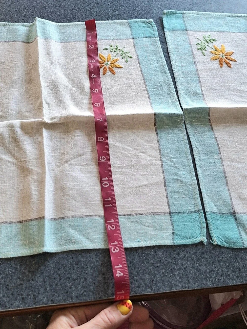 Vintage 30s-40s Embroidered Linen Daisy Tablecloth & Napkin Set